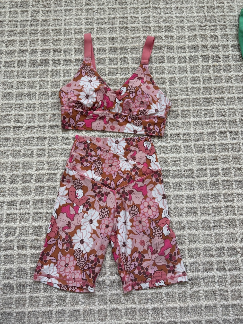 aerie Pink, Brown & White Floral Active Crop Tank